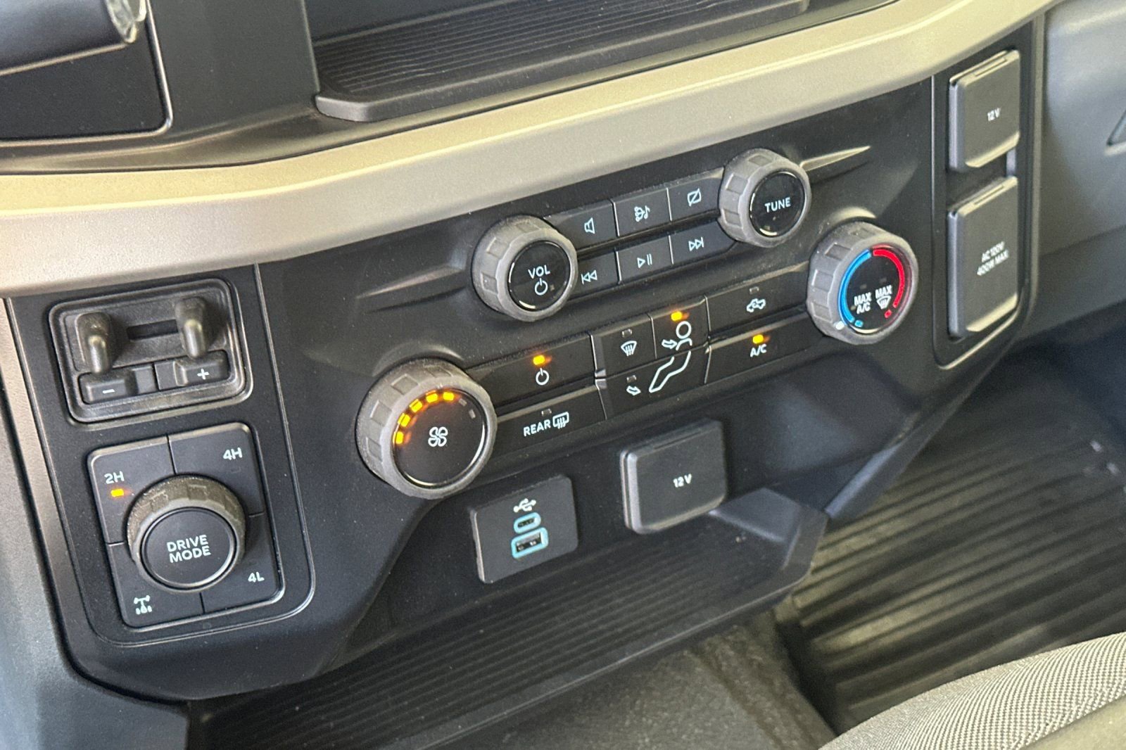 Certified 2024 Ford F250 XL w/ XL Off-Road Package AWD/4WD image 22