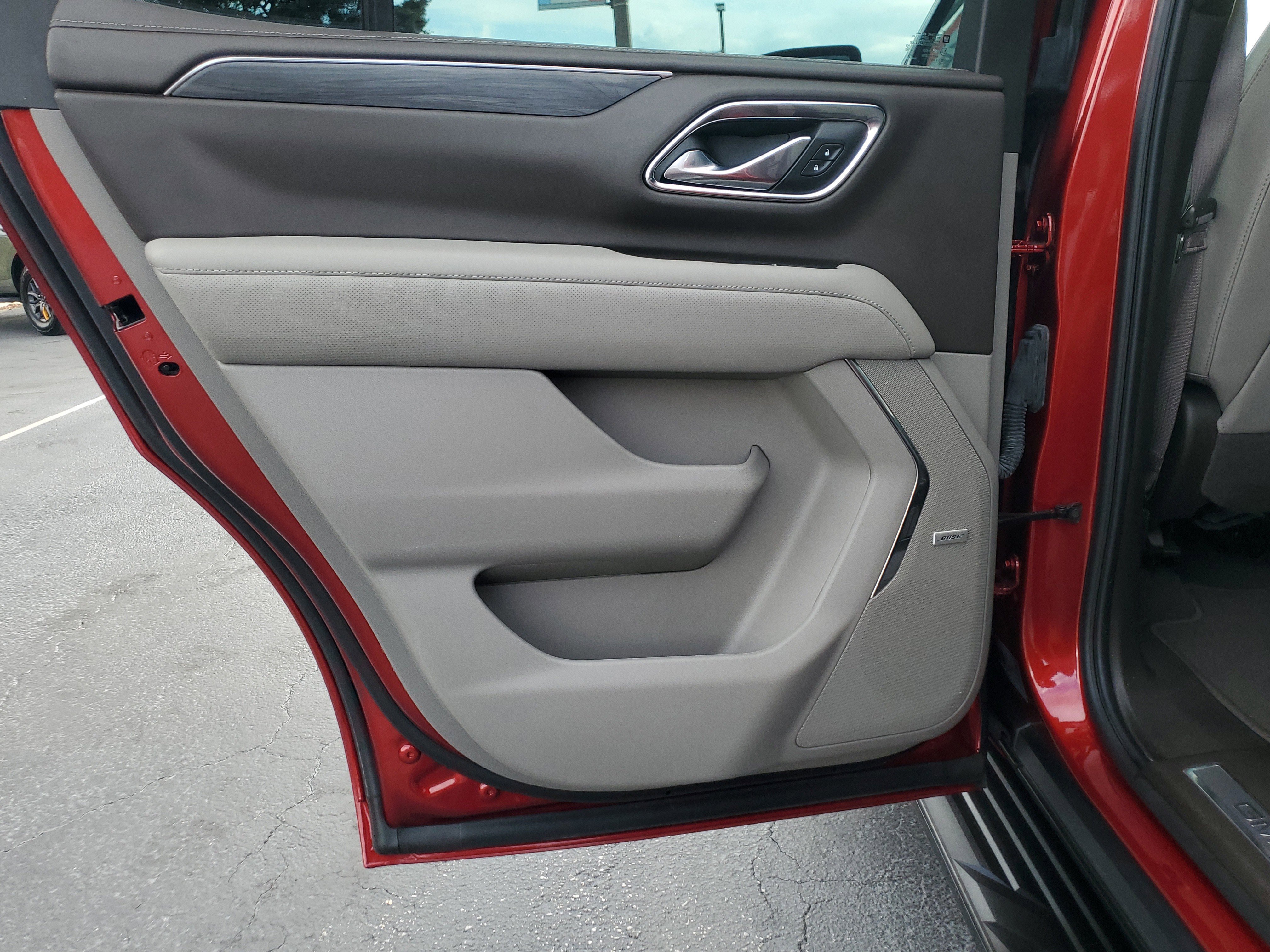 Used 2023 GMC Yukon SLT w/ SLT Luxury Package image 11