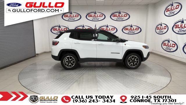 Used 2025 Jeep Compass Trailhawk w/ Trailer Tow Group AWD/4WD image 9