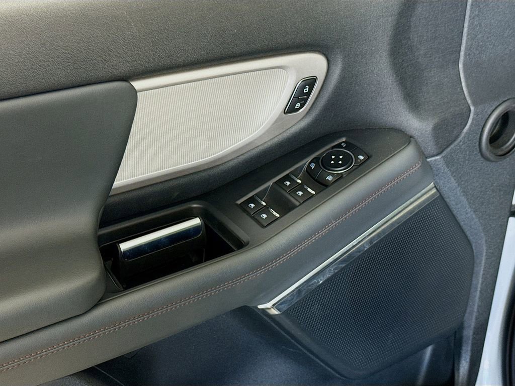 Certified 2025 Ford Expedition Active AWD/4WD image 23