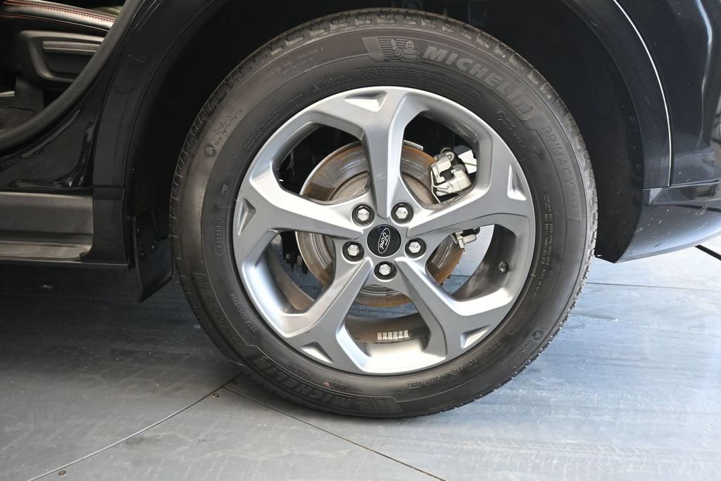 Certified 2023 Ford Escape ST-Line w/ Tech Pack #1 FWD image 17