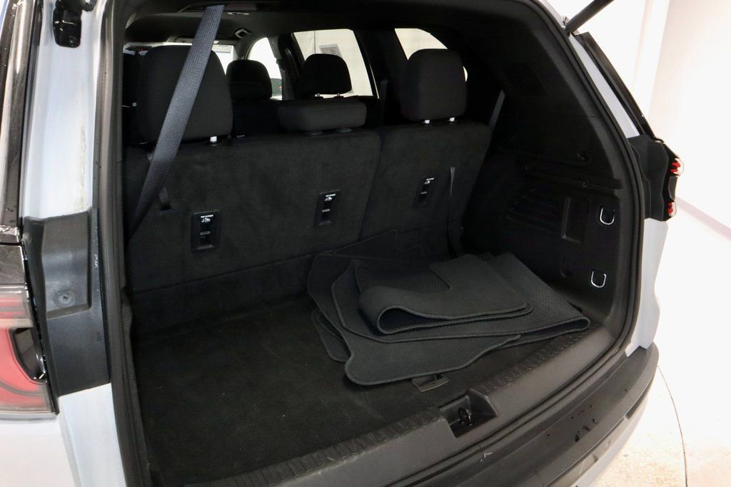 Used 2025 GMC Acadia Elevation image 13