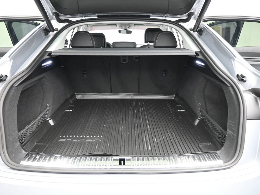 Used 2022 Audi e-tron Premium Plus image 23