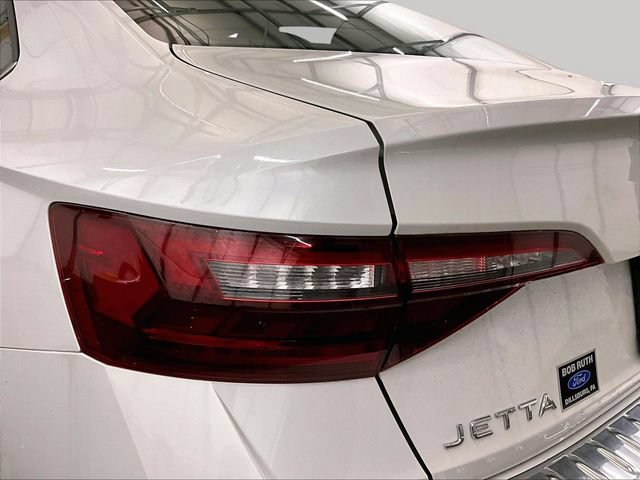 Used 2023 Volkswagen Jetta SE w/ Panoramic Sunroof Package FWD image 28