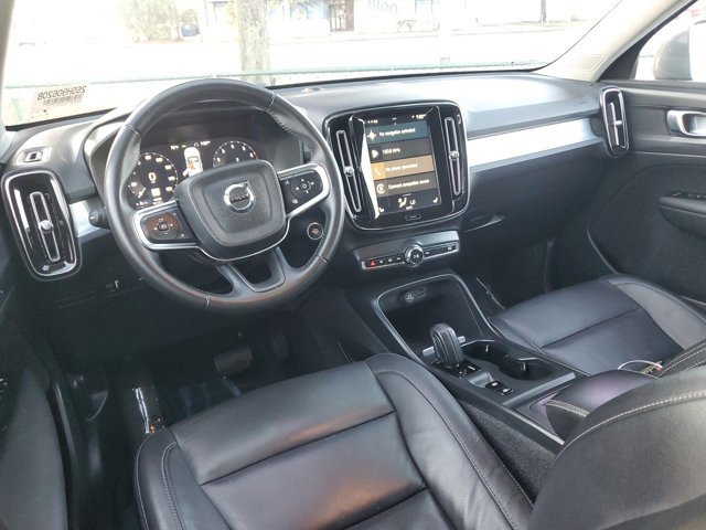 Used 2021 Volvo XC40 T5 Momentum w/ Protection Package Premier image 13