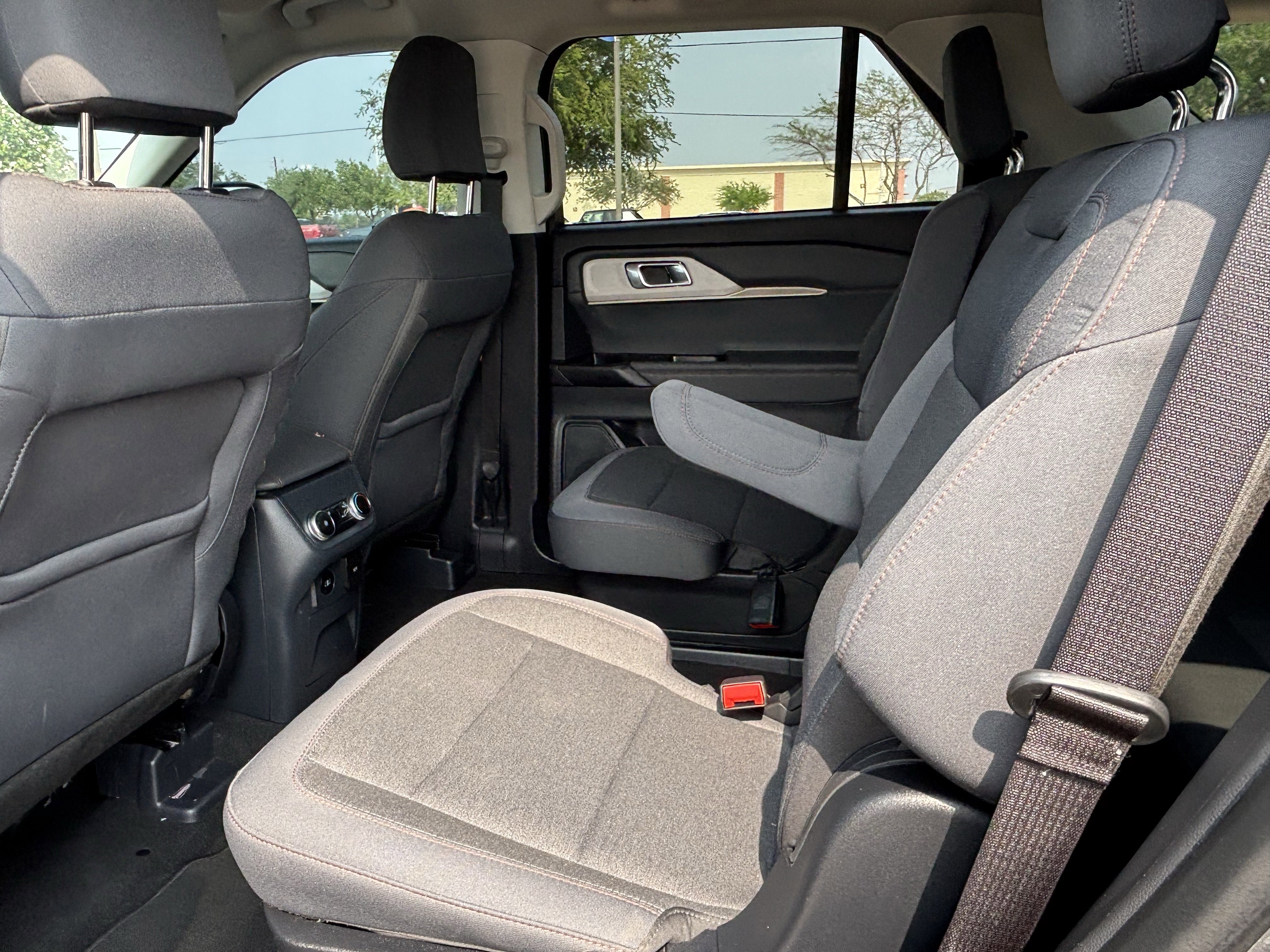 Certified 2025 Ford Explorer Active RWD image 15