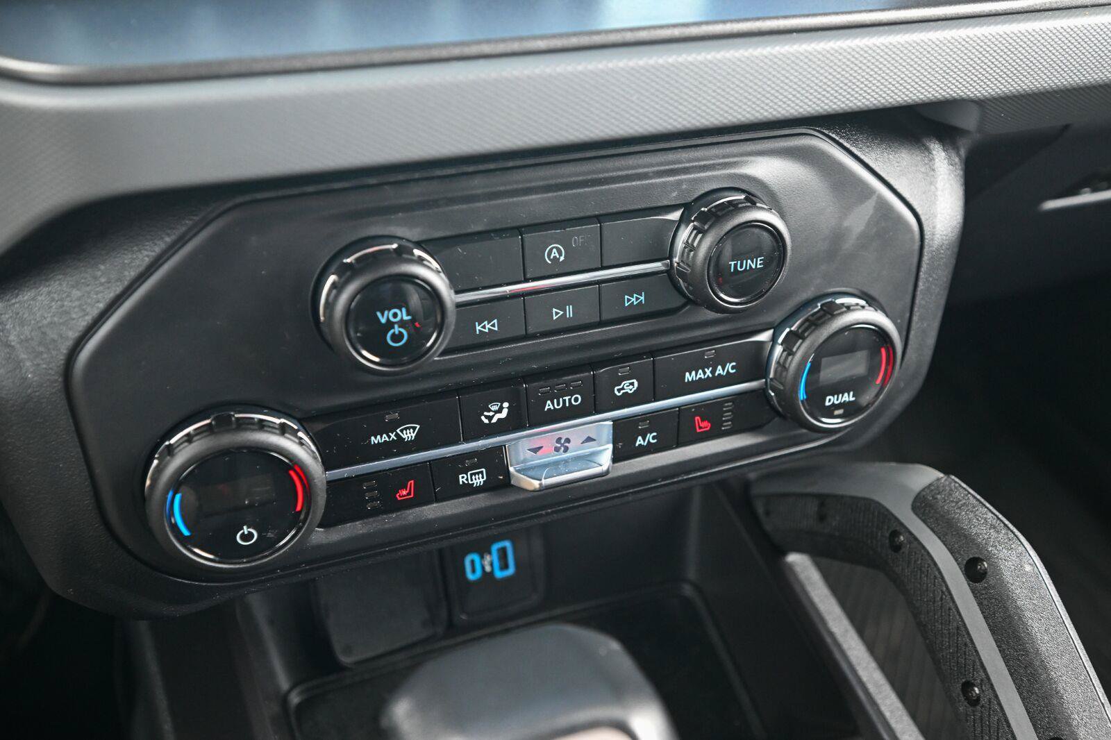 Certified 2024 Ford Bronco Big Bend AWD/4WD image 37