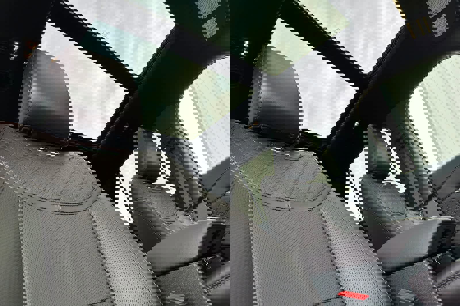 Certified 2025 Ford Explorer Platinum w/ LUX Leather Package image 18