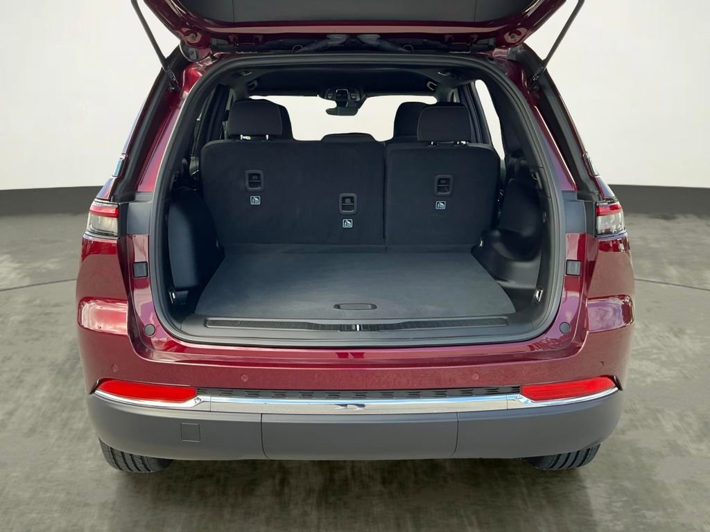 Used 2025 Jeep Grand Cherokee Laredo w/ Trailer Tow Package image 21