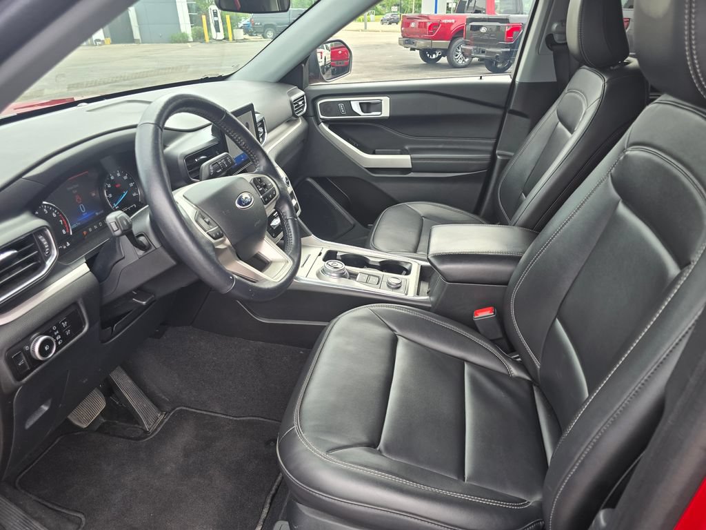Certified 2023 Ford Explorer XLT w/ Equipment Group 202A AWD/4WD image 9