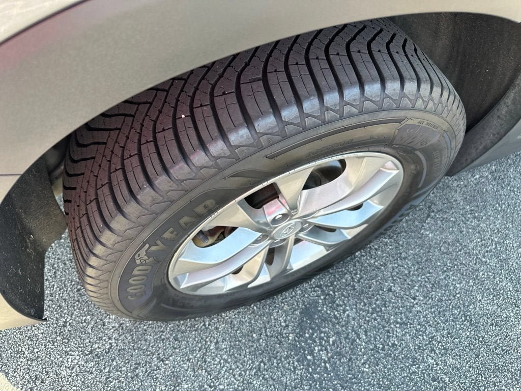 Used 2019 Hyundai Santa Fe SE AWD/4WD image 8
