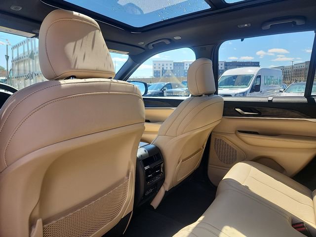 Used 2025 Jeep Grand Cherokee Limited w/ Luxury Tech Group II AWD/4WD image 24