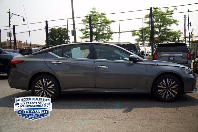Used 2025 Nissan Altima 2.5 SV FWD image 3