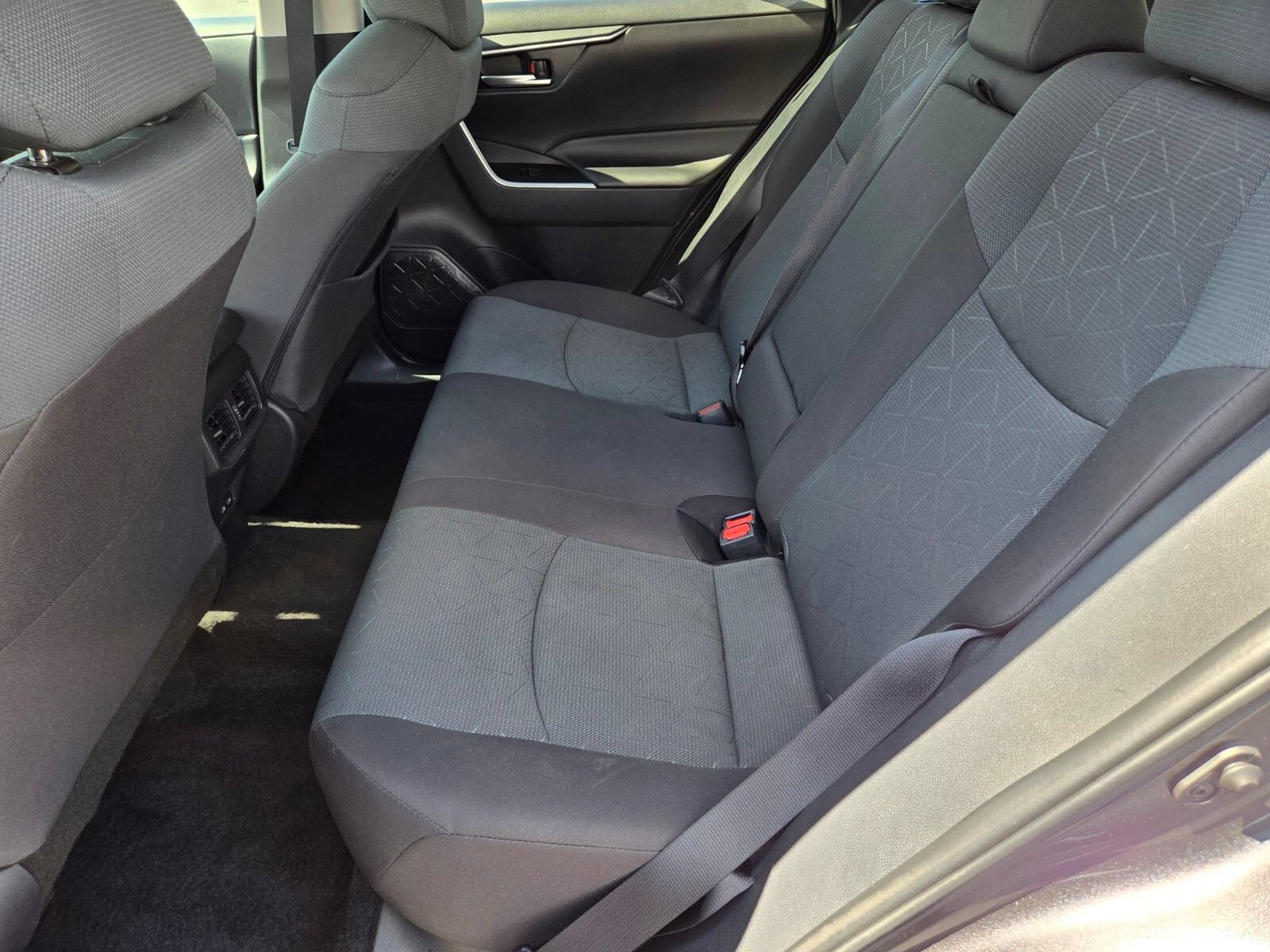 Used 2025 Toyota RAV4 XLE FWD image 11