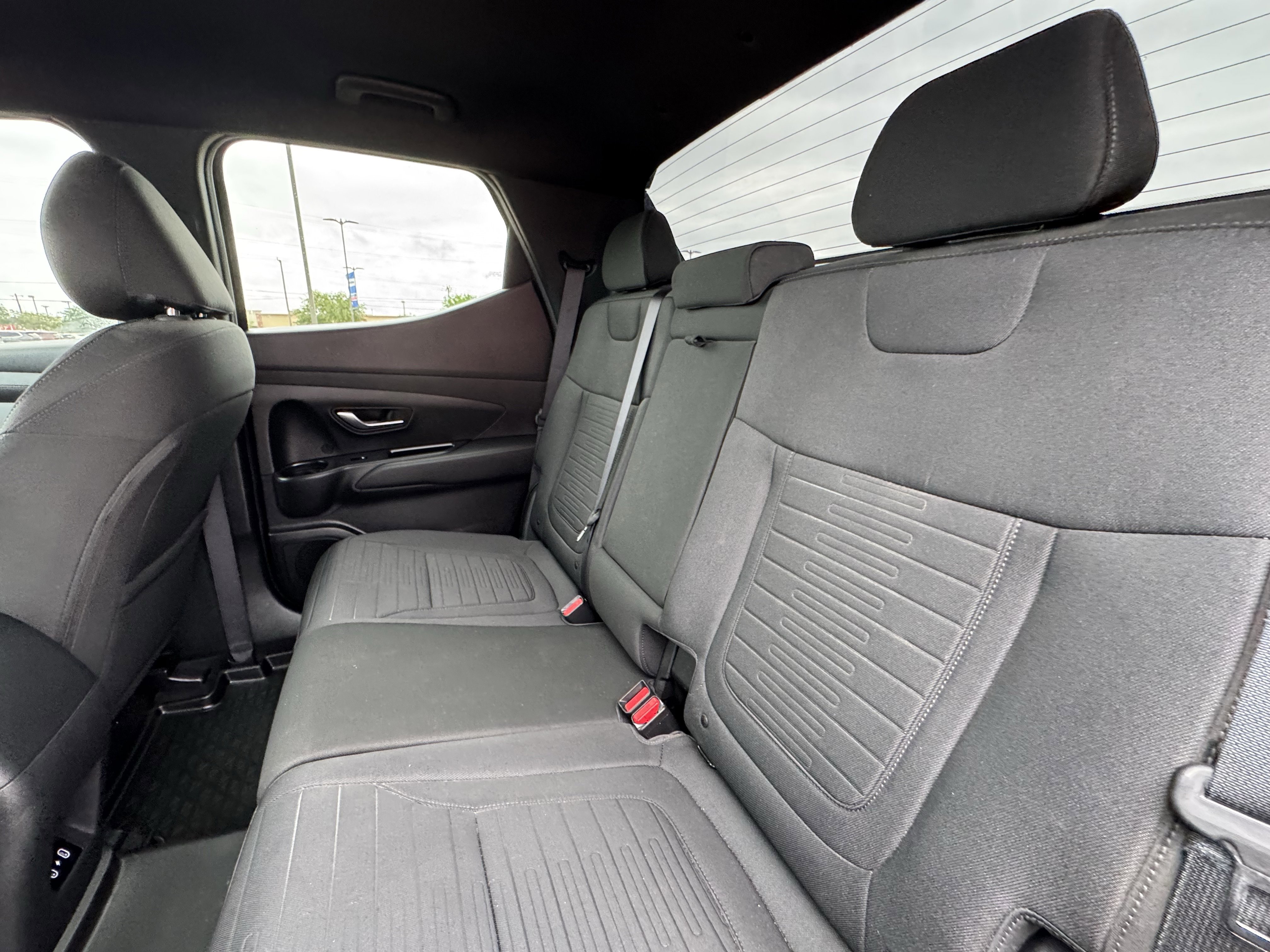 Used 2025 Hyundai Santa Cruz SE FWD image 27