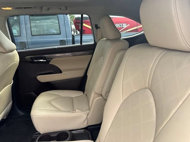 Used 2020 Toyota Highlander Platinum AWD/4WD image 11