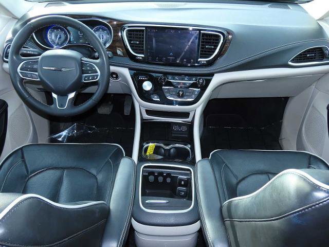 Used 2023 Chrysler Pacifica Limited image 26