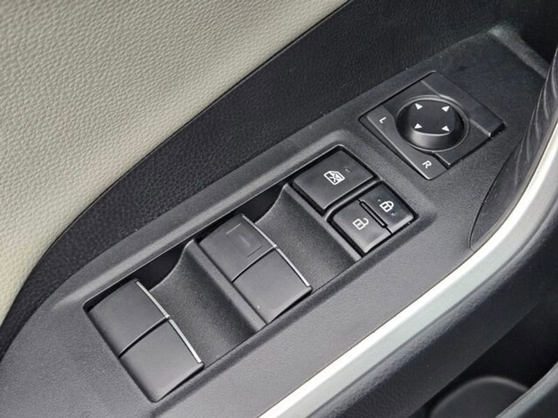 Used 2021 Toyota RAV4 Limited image 31