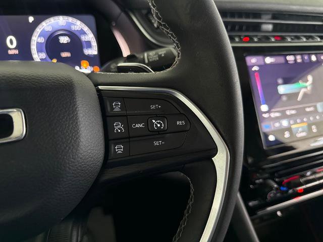 Used 2023 Jeep Grand Cherokee Laredo RWD image 13