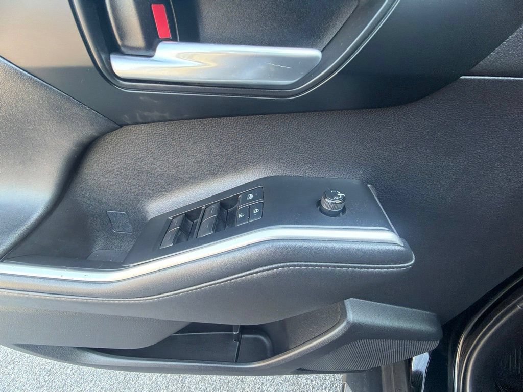 Used 2022 Toyota Highlander XLE AWD/4WD image 21