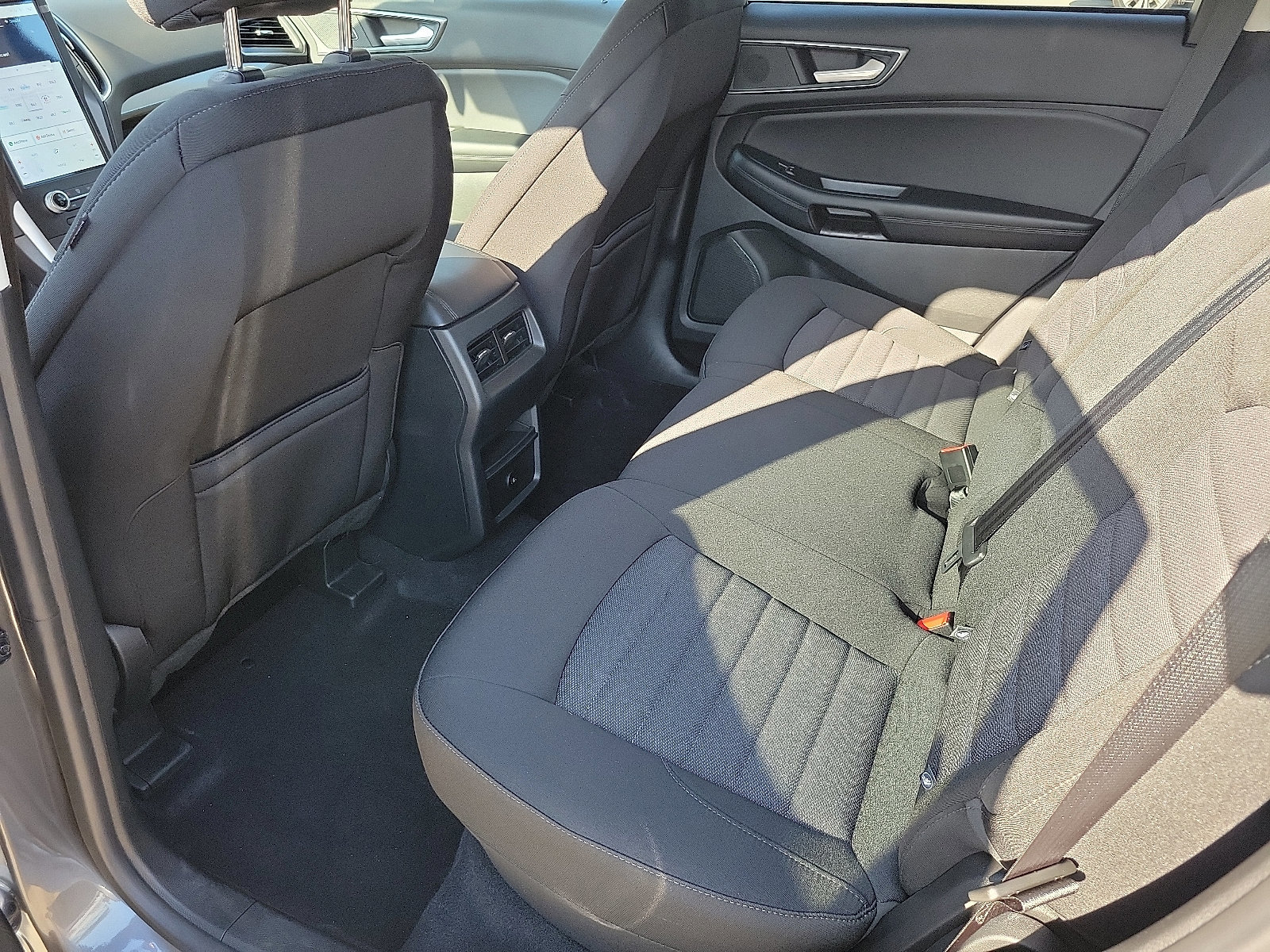 Certified 2024 Ford Edge SE w/ Black Appearance Package image 14