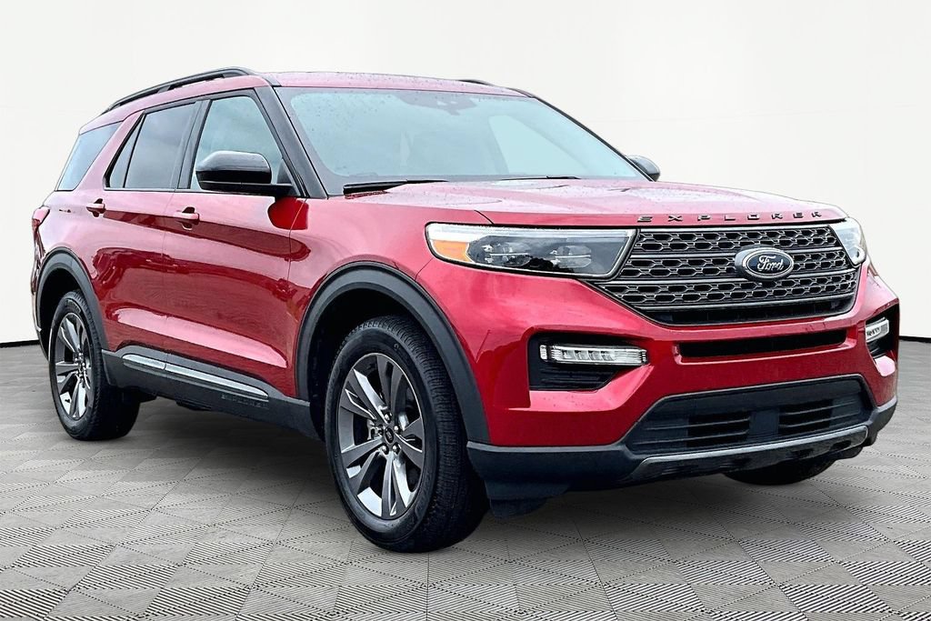 Certified 2024 Ford Explorer XLT w/ Equipment Group 202A AWD/4WD image 12