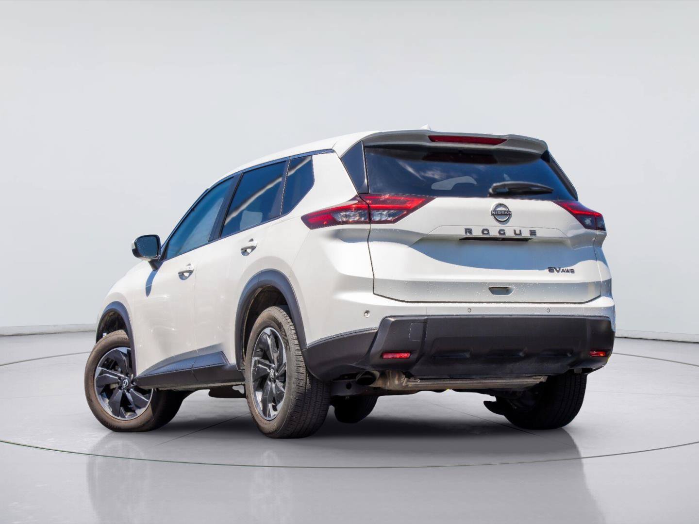 Used 2024 Nissan Rogue SV AWD/4WD image 3