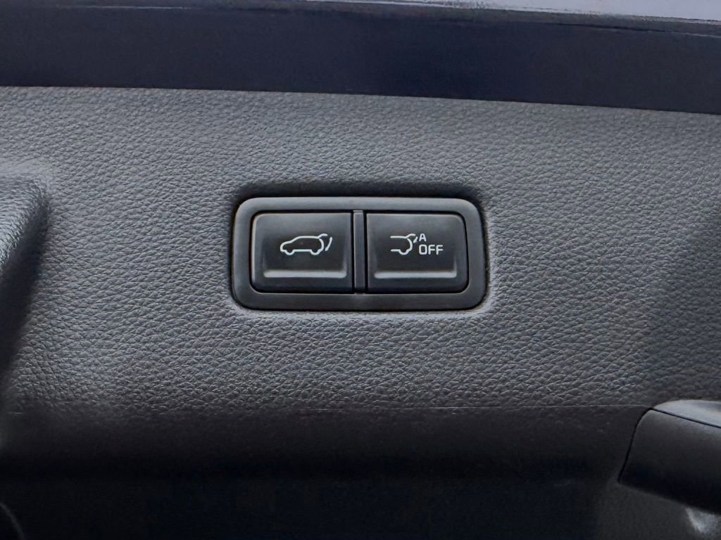 Used 2025 Kia Carnival EX FWD image 11