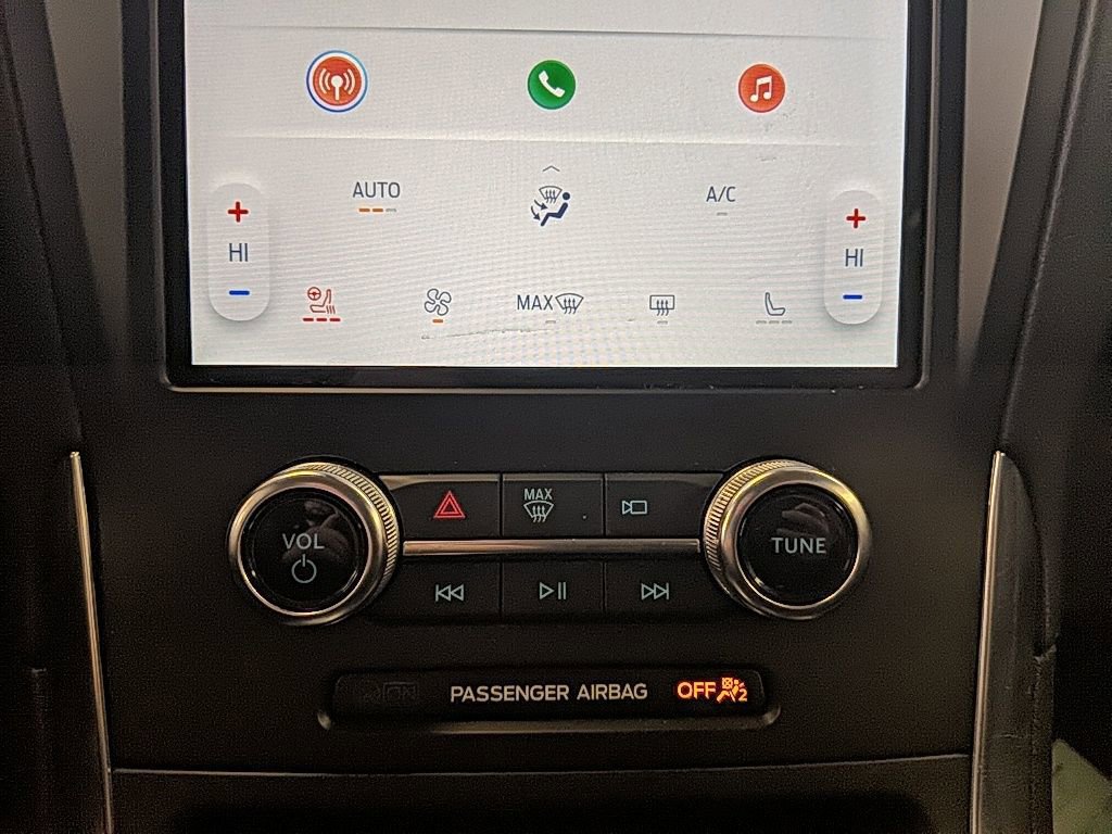 Certified 2024 Ford Edge Titanium w/ Class II Trailer Tow Package image 21