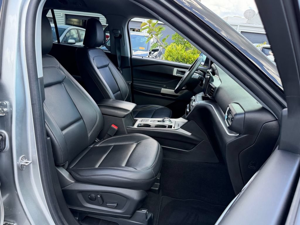 Certified 2023 Ford Explorer XLT w/ Equipment Group 202A RWD image 18