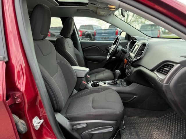 Used 2020 Jeep Cherokee Latitude w/ Cold Weather Group AWD/4WD image 13