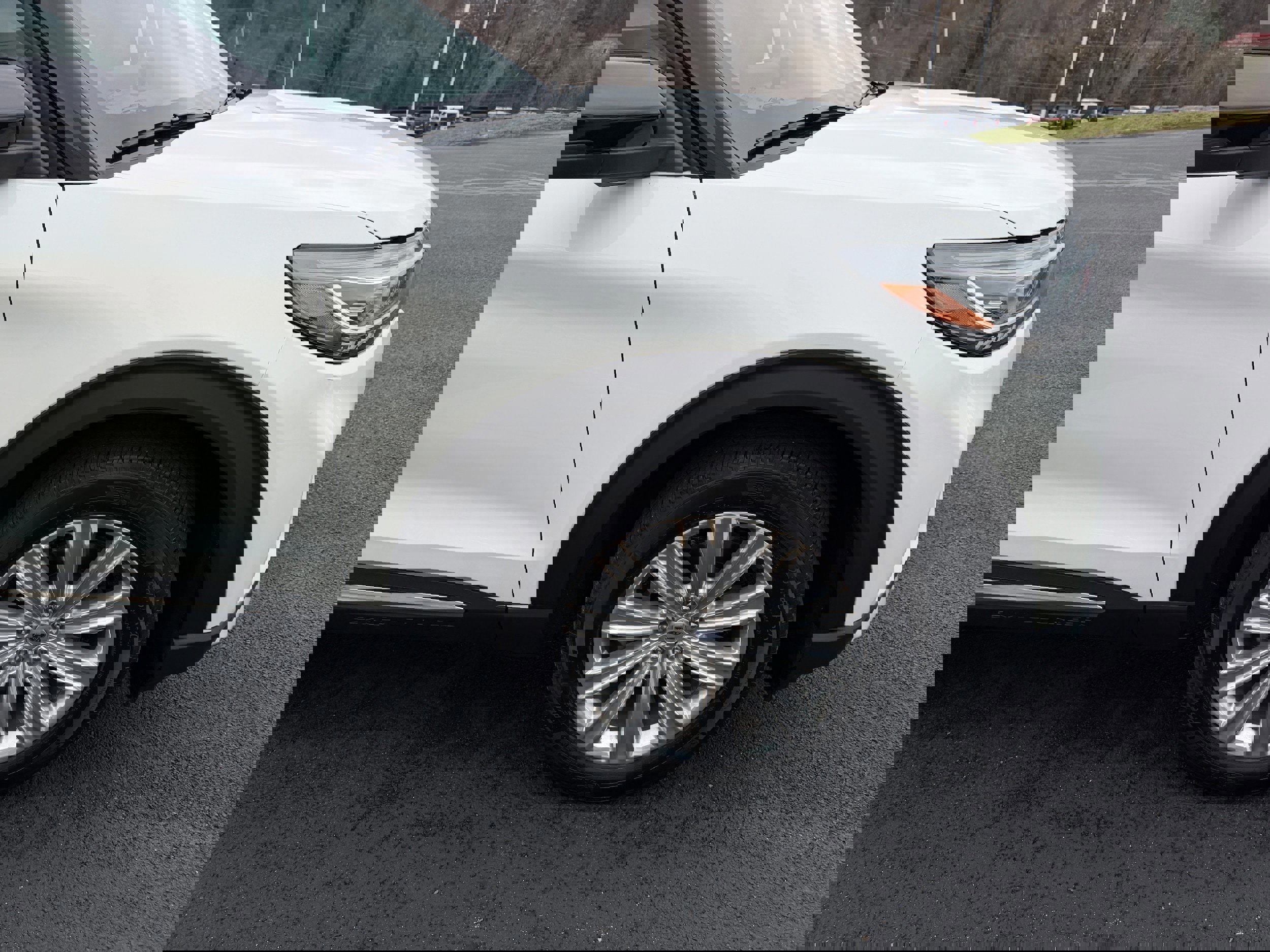 Certified 2025 Ford Explorer Platinum w/ LUX Leather Package image 12