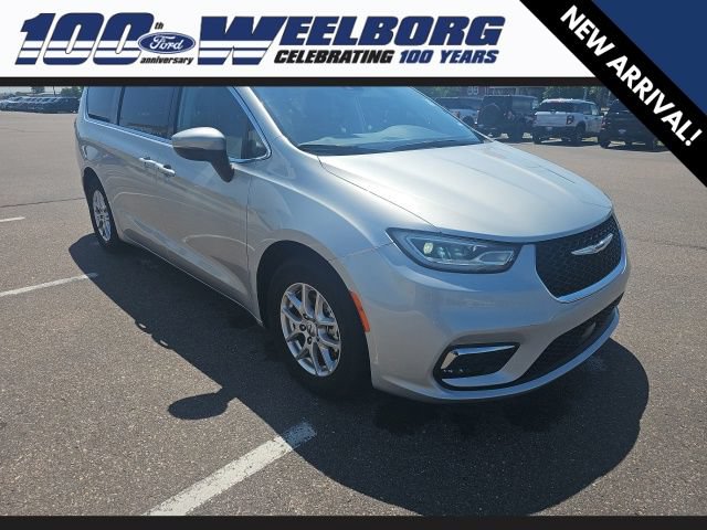Used 2023 Chrysler Pacifica Touring-L FWD image 7