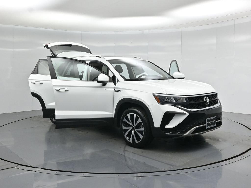 Used 2022 Volkswagen Taos SE FWD image 28