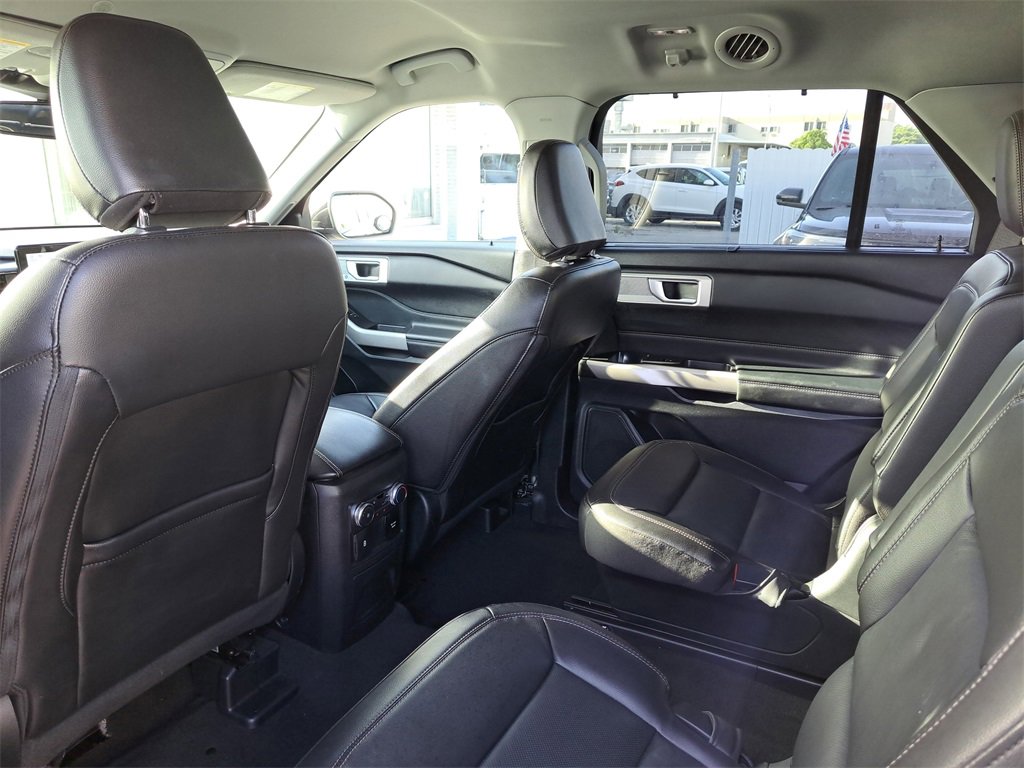 Certified 2022 Ford Explorer Limited w/ Equipment Group 301A image 5