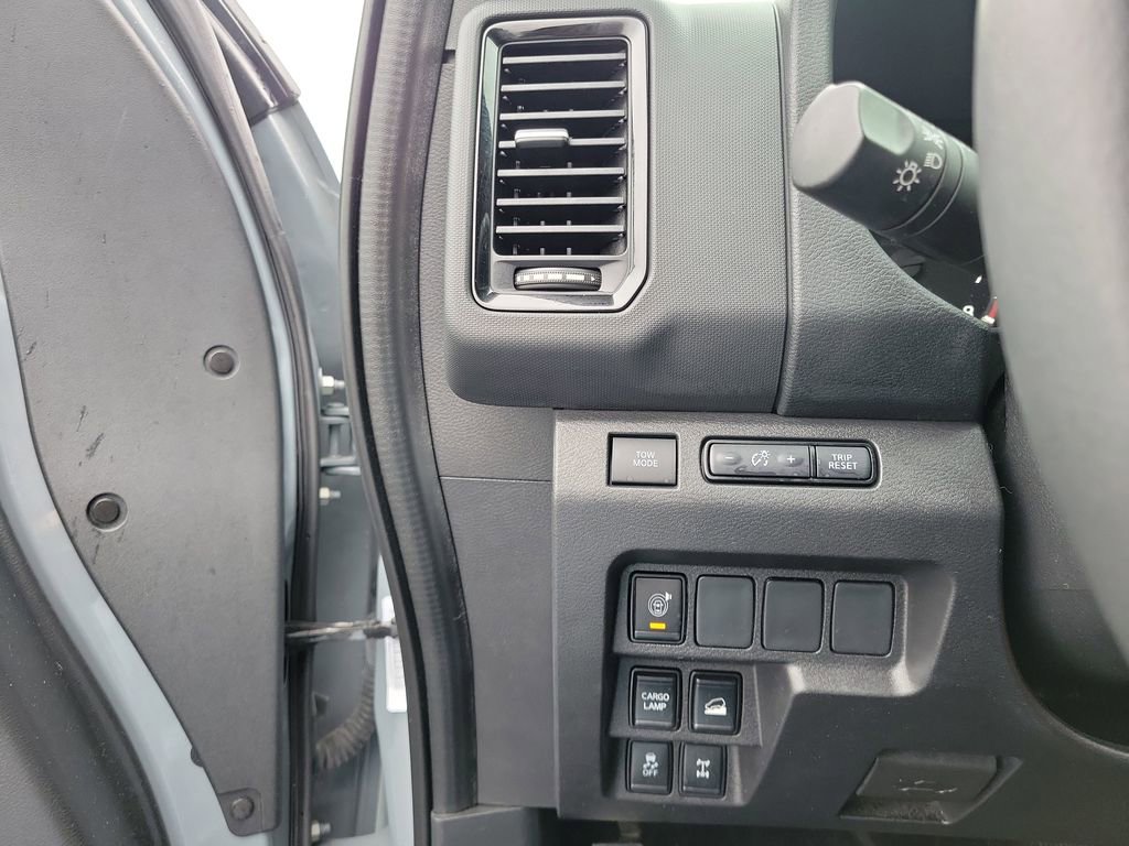 Used 2022 Nissan Frontier PRO-4X w/ Technology Package AWD/4WD image 22