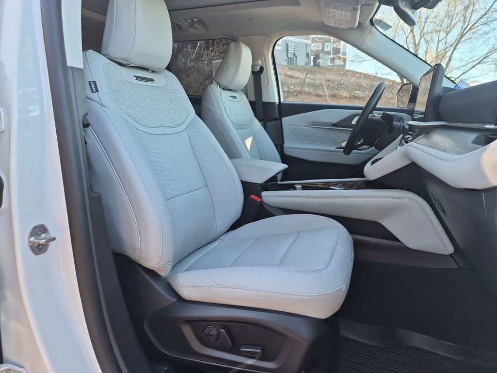 Certified 2025 Ford Explorer Platinum w/ LUX Leather Package image 34