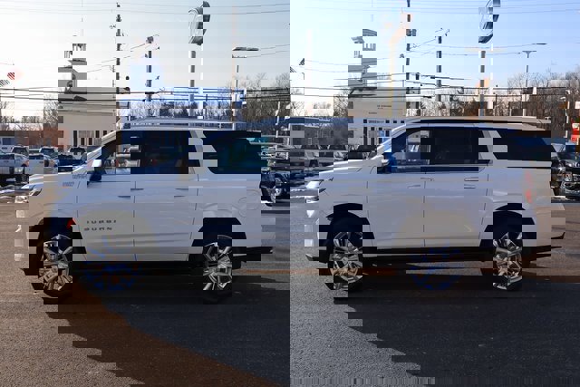 Used 2021 Chevrolet Suburban High Country image 2