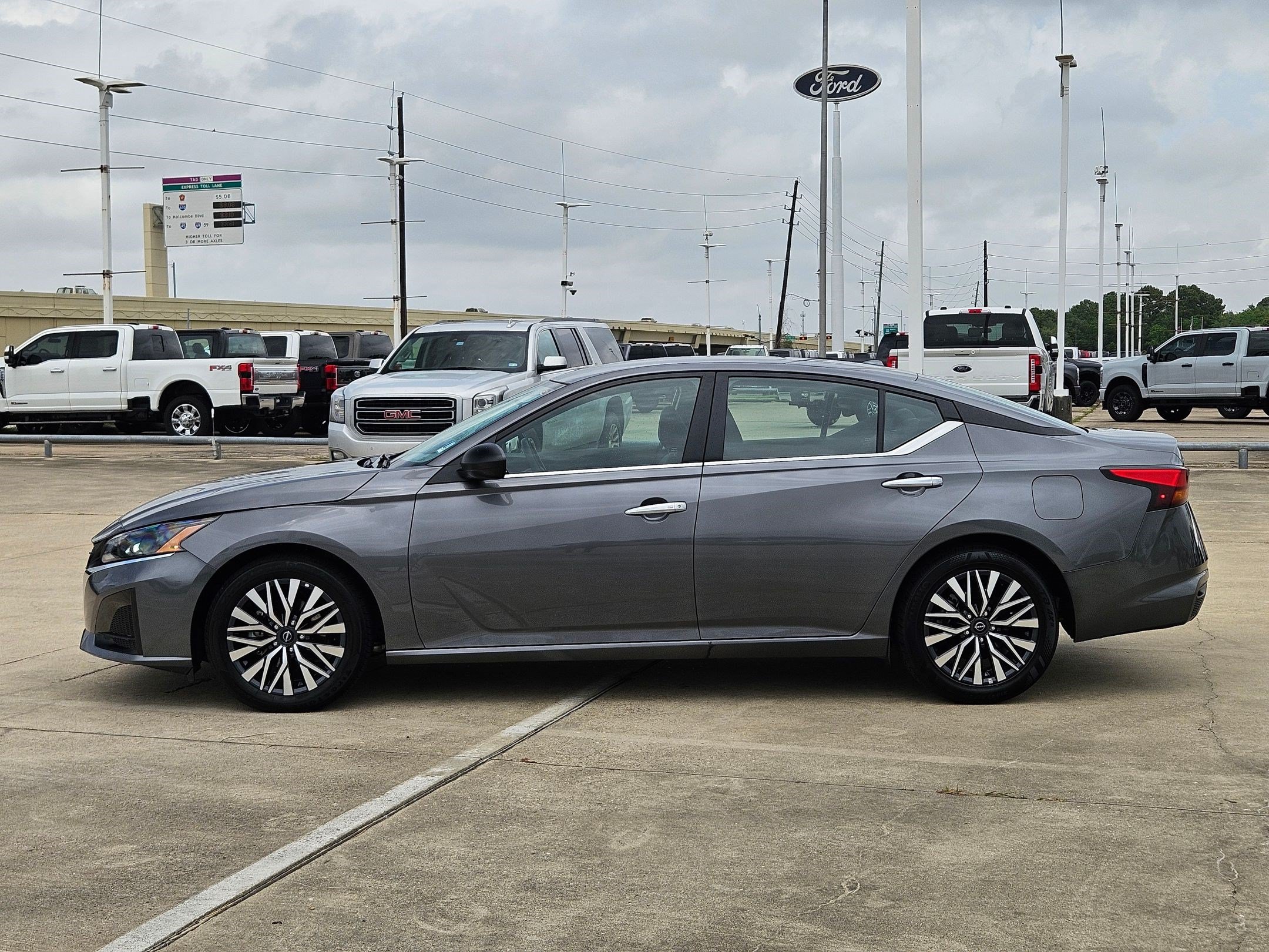 Used 2025 Nissan Altima 2.5 SV FWD image 9