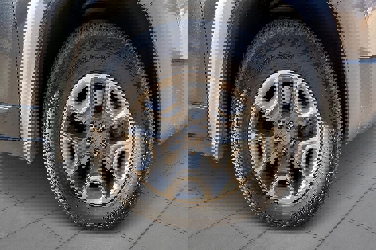 Used 2019 Jeep Cherokee Trailhawk w/ Cold Weather Group image 10