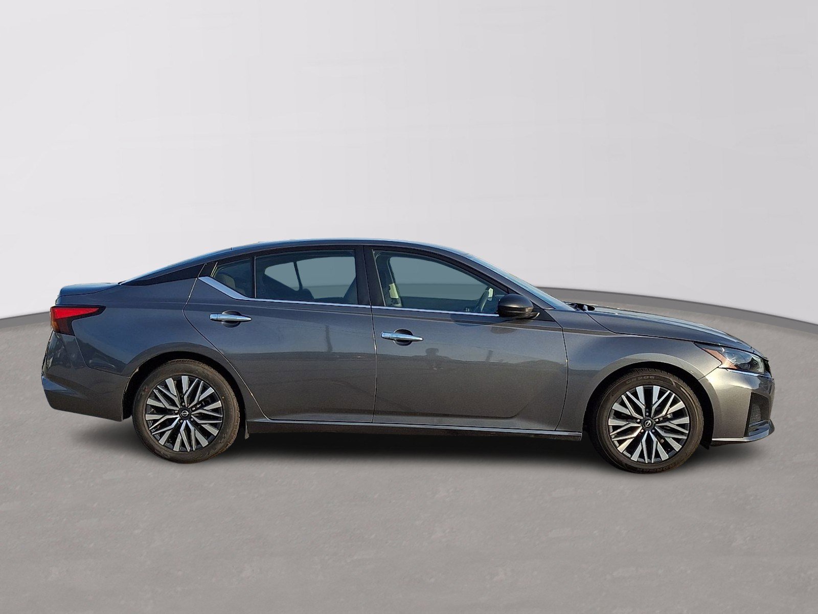 Used 2024 Nissan Altima 2.5 SV FWD image 7