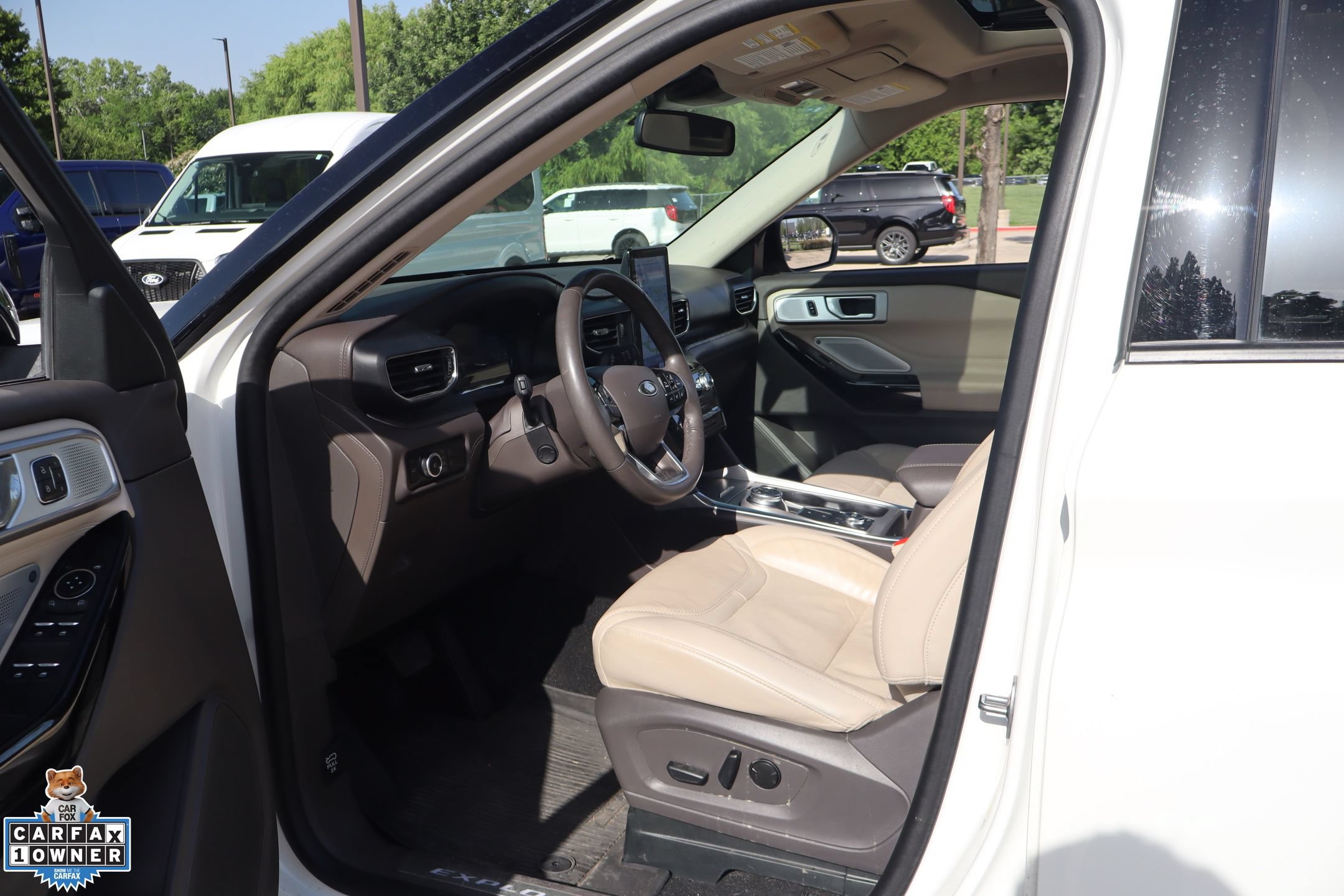 Certified 2024 Ford Explorer Platinum w/ Technology Package AWD/4WD image 25