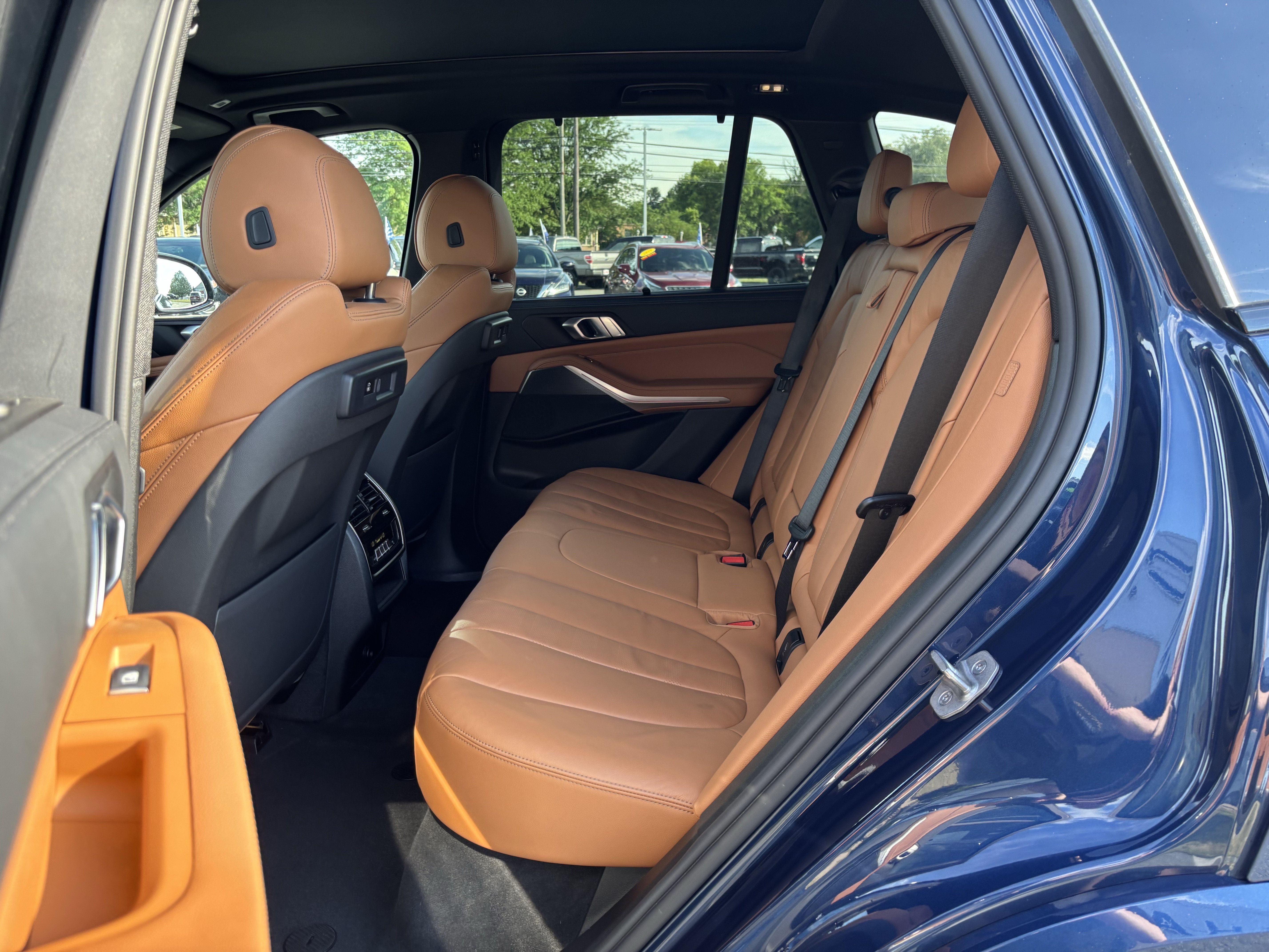 Used 2022 BMW X5 xDrive40i w/ M Sport Package AWD/4WD image 35
