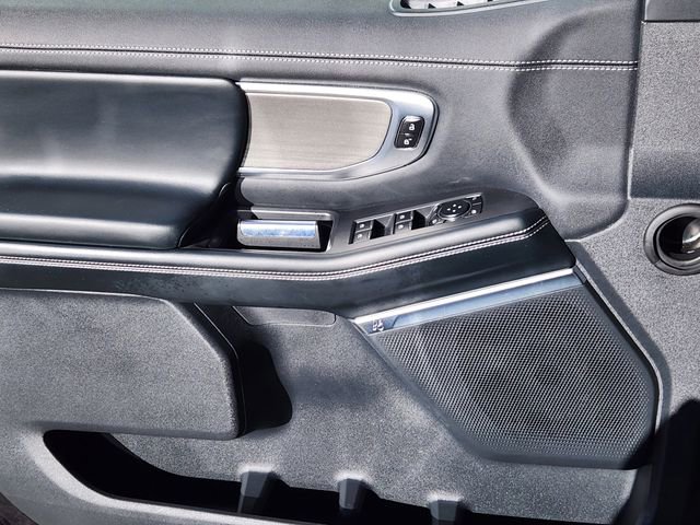 Certified 2025 Ford Expedition Platinum image 12