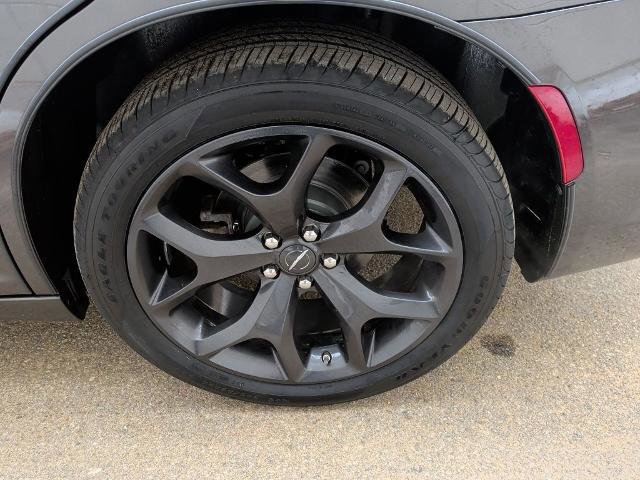 Used 2022 Chrysler 300 Touring w/ Sport Appearance Package image 11