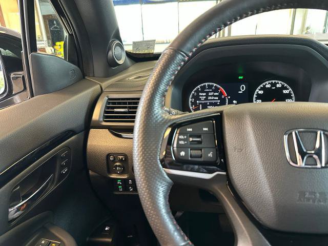 Used 2025 Honda Ridgeline Black Edition image 23