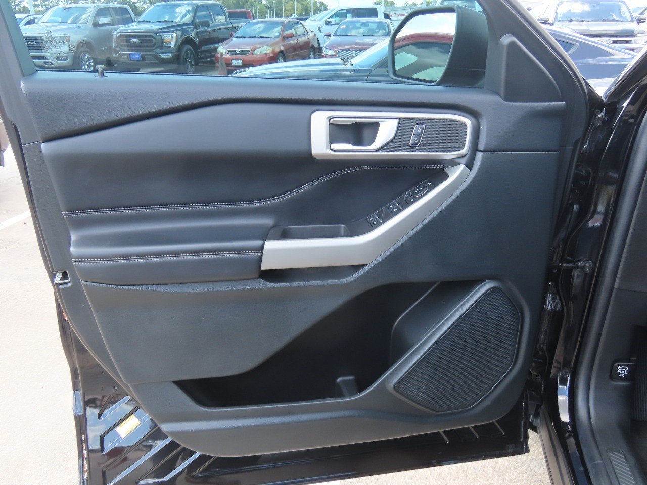 Certified 2023 Ford Explorer XLT RWD image 26