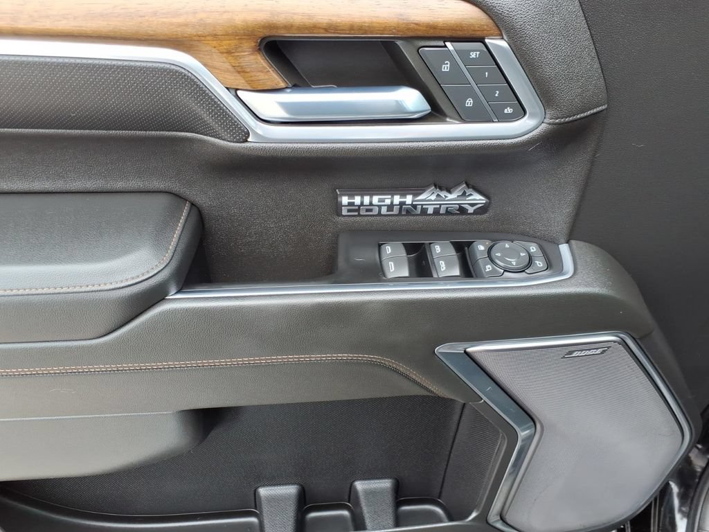 Used 2022 Chevrolet Silverado 1500 High Country w/ Technology Package AWD/4WD image 18