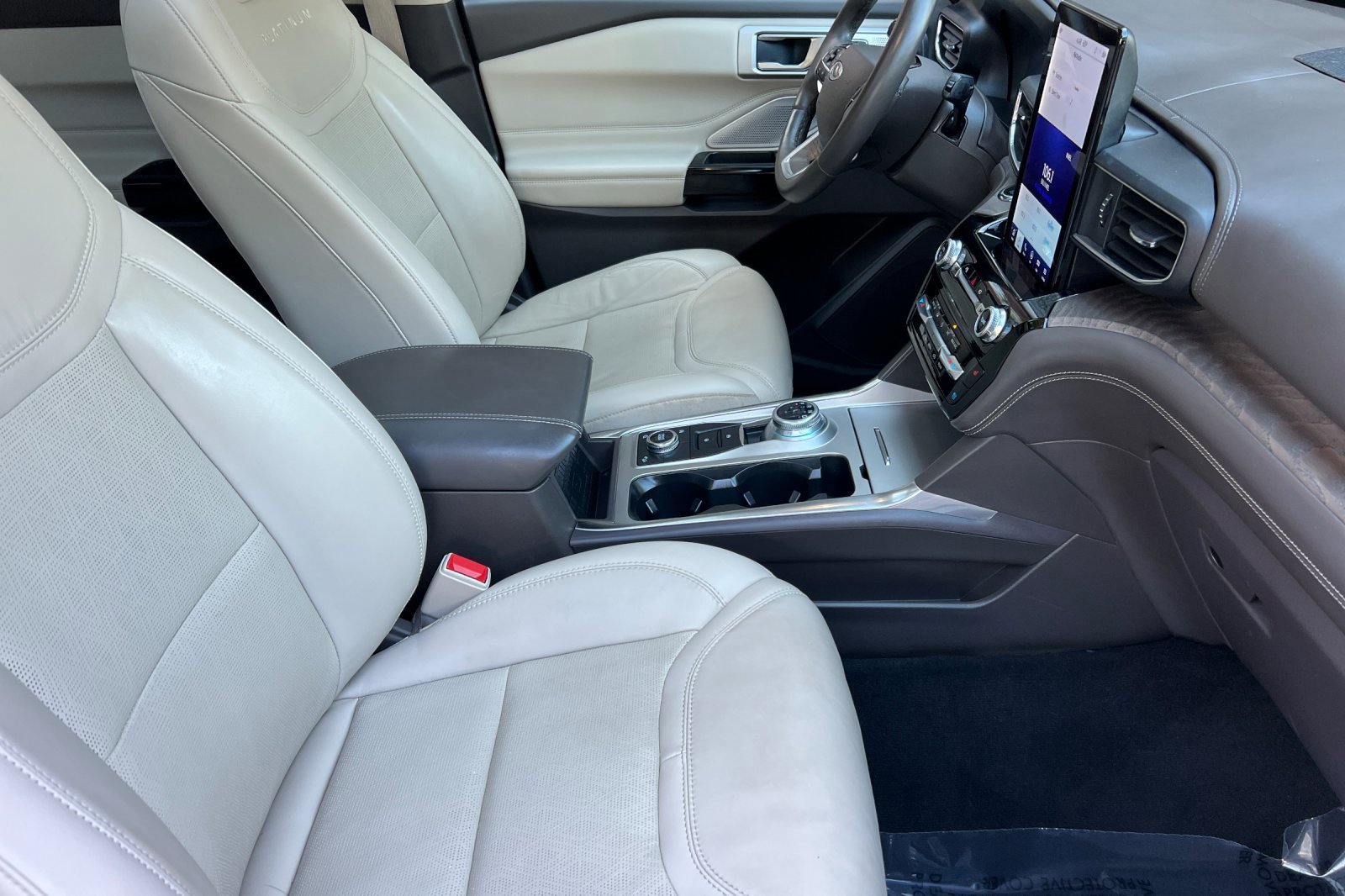 Certified 2022 Ford Explorer Platinum w/ Equipment Group 601A image 21