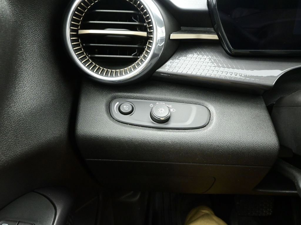 Used 2024 Chevrolet Trax ACTIV w/ Sunroof Package FWD image 18